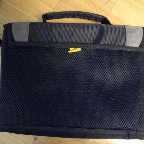 NEW TARGUS TABLET BRIEFCASE/ MESSENGER BAG - Picture 4 of 8